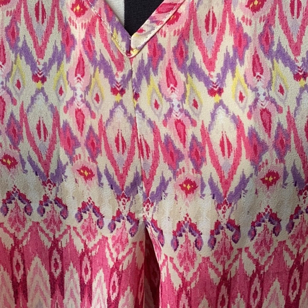 Patterned Sleeveless Blouse - Picture 2 of 5